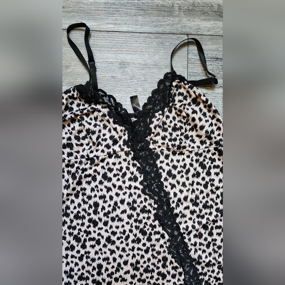 Marilyn Monroe Intimates Animal Print Chemise - Picture 3 of 7